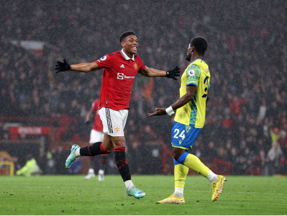 MU đang dần hình thành lối chơi dưới thời Ten Hag. Những đường tấn công của “Quỷ đỏ” rất có nét và mang đậm tính tổ chức thay vì nỗ lực cá nhân như trước đây. Khả năng chuyển đổi trạng thái từ thủ sang công của MU cũng rất đáng chú ý với tốc độ của Rashford, sự chính xác của Martial hay bất ngờ tới từ Bruno Fernandes hay Eriksen.