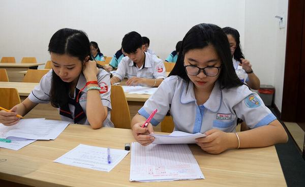 Chiêm bao thấy người khác đi thi