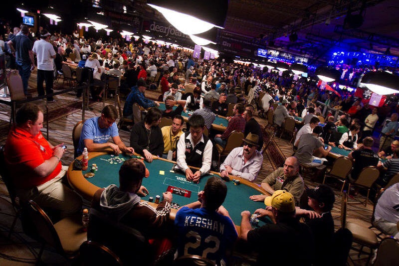 Khám phá vị trí trên bàn chơi Poker May88 Club không đủ 9 người
