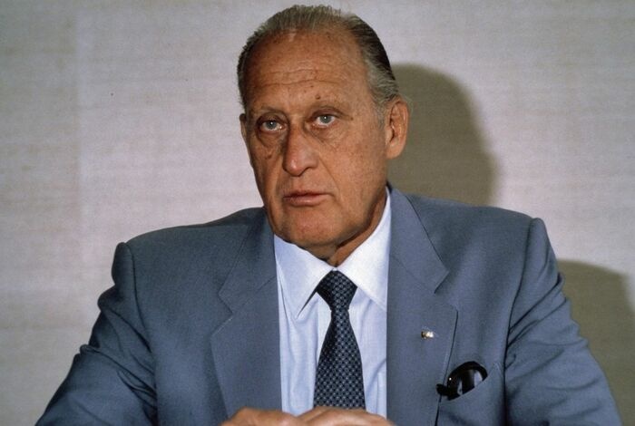 Chủ tịch FIFA Rodolphe William Seeldrayers